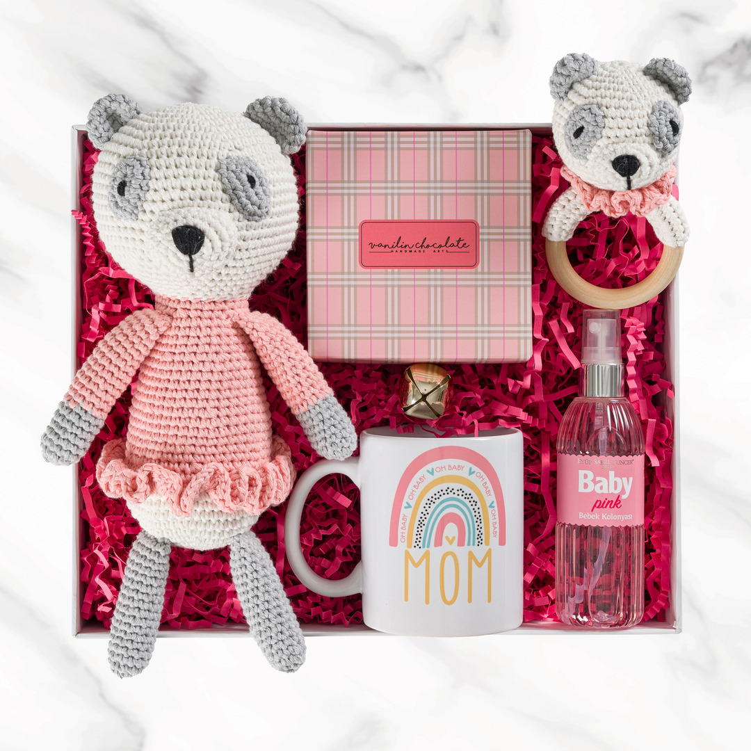 Kız Bebek Hediye Kutusu – Sevimli ve Anlamlı Bir Başlangıç