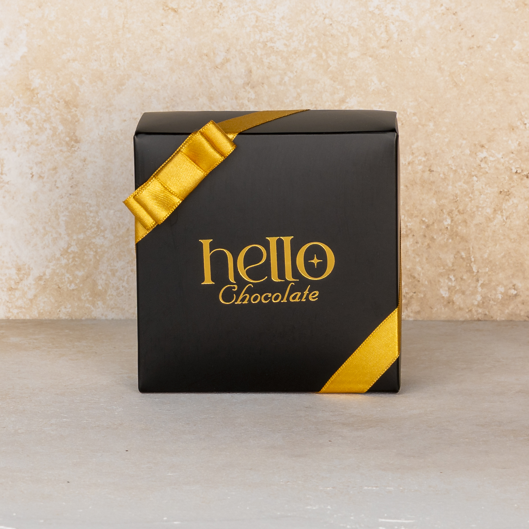 HelloChocolate 9’lu Trüf Seçkisi | Kurdeleli Siyah Kutu